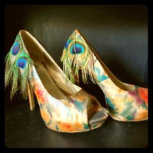 Peacock feathered shoes 😍